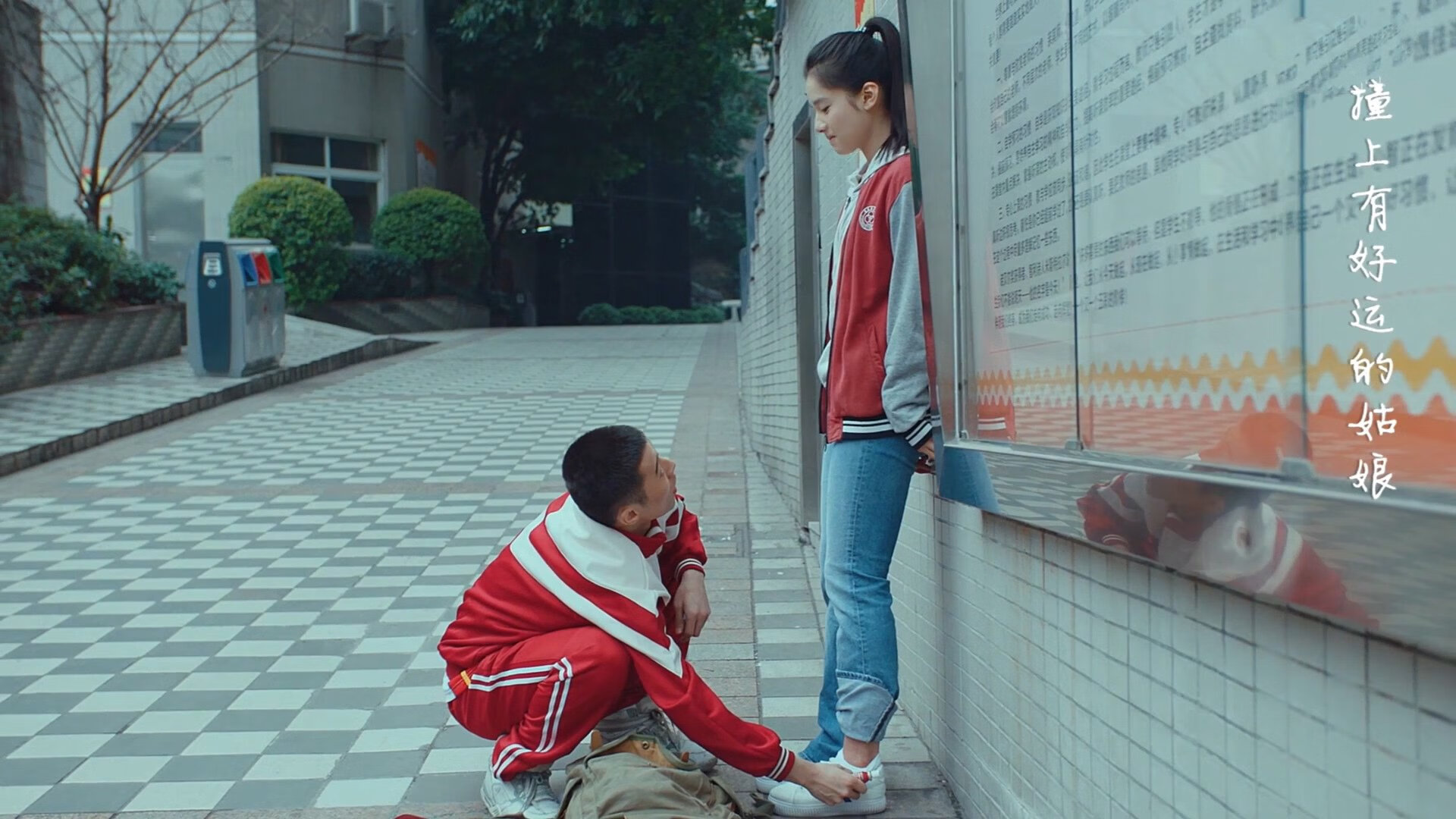 精彩纷呈的比赛中球队们各显神通，角逐激烈，比赛现场精彩纷呈