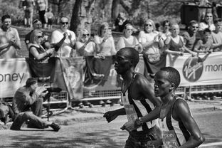 开云·体育官网APP下载-非洲锦标赛中，南非队奋勇拼搏，冲击历史第一高光，南非洲杯小组赛